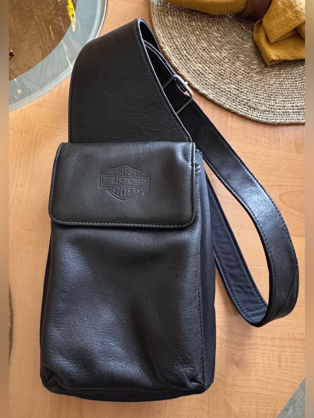 Harley-Davidson leather sling bag - Picture 6 of 6